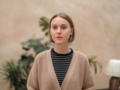 Wie du in drei schritten deine capsule wardrobe mit secondhand‑teilen und nähtricks saisonübergreifend machst