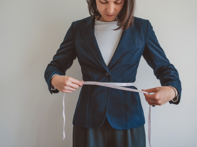Wie du deine capsule wardrobe bei Gewichtsschwankungen so anpasst, dass Lieblingsstücke wieder passen und gut aussehen
